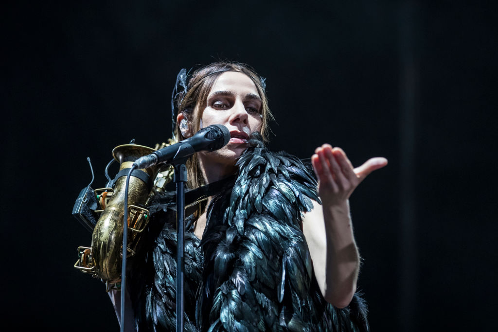 PJ Harvey actúa en concierto en Barcelona.