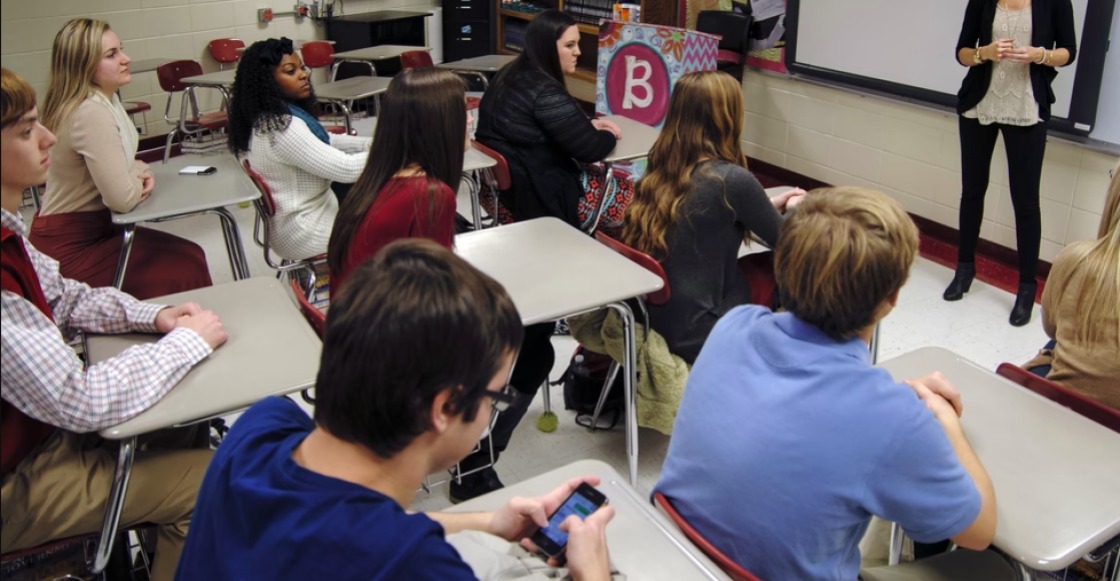 Alabama prohibe celulares en escuelas