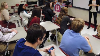 Alabama prohibe celulares en escuelas