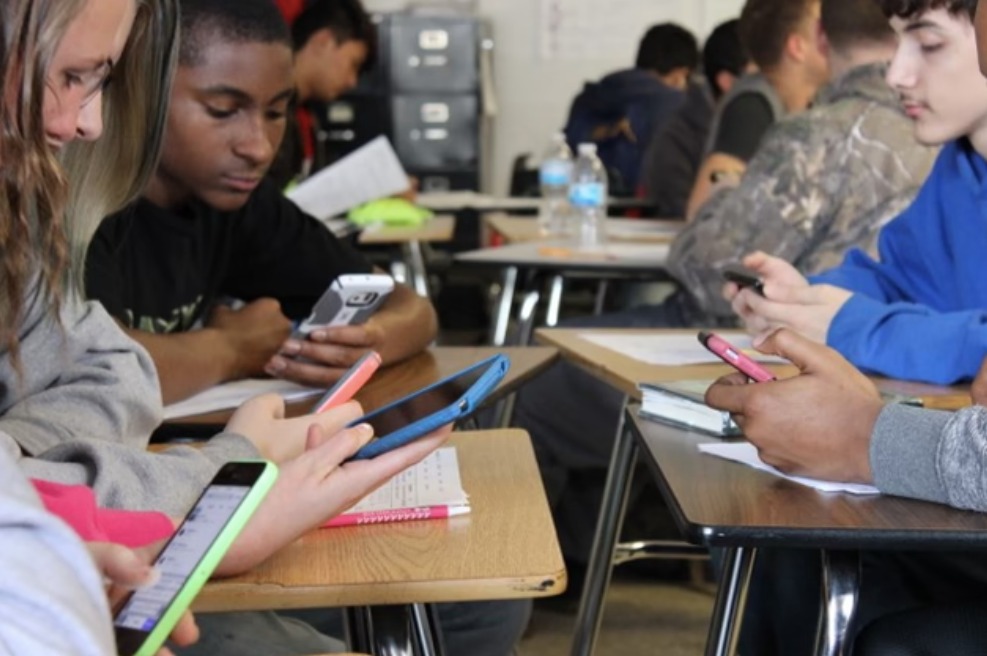 Alabama prohibe celulares en las escuelas