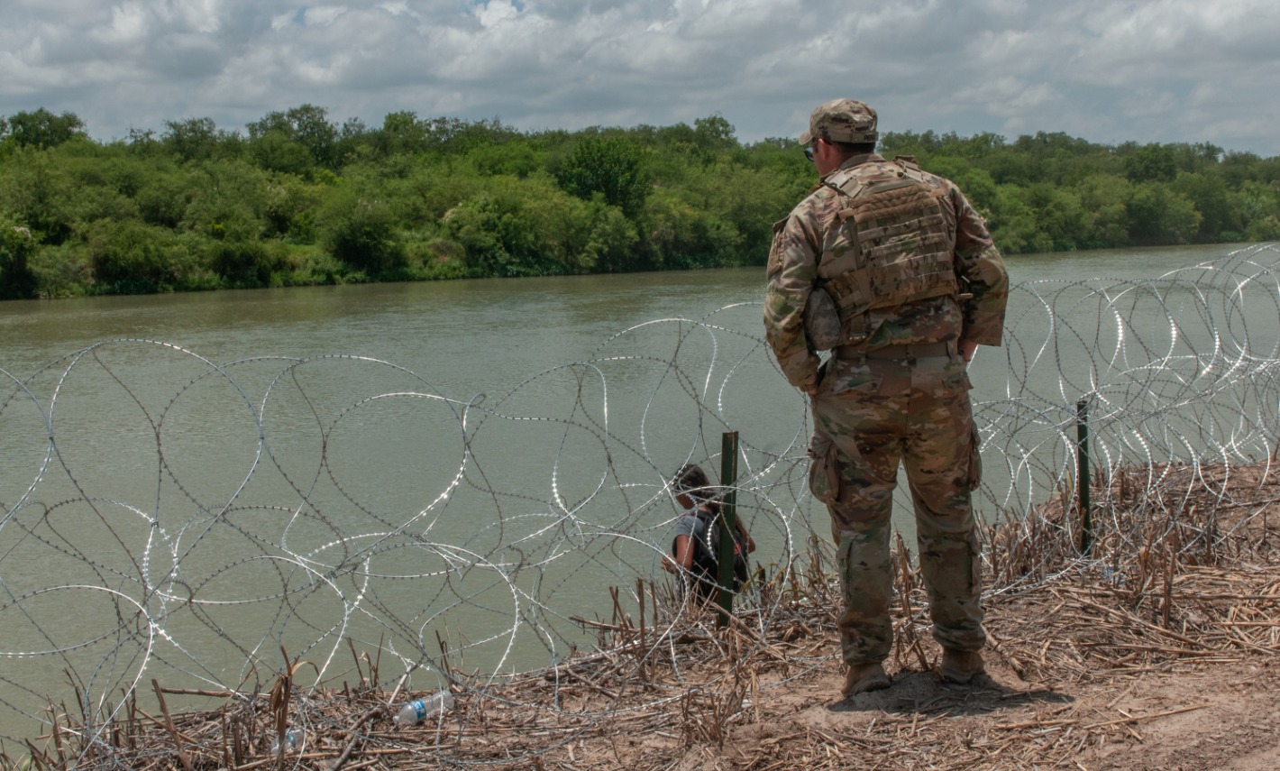 muro flotante Greg Abbott