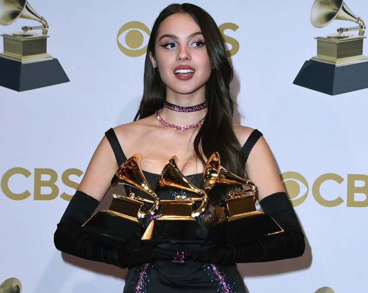 Olivia Rodrigo GUTS premios Grammy