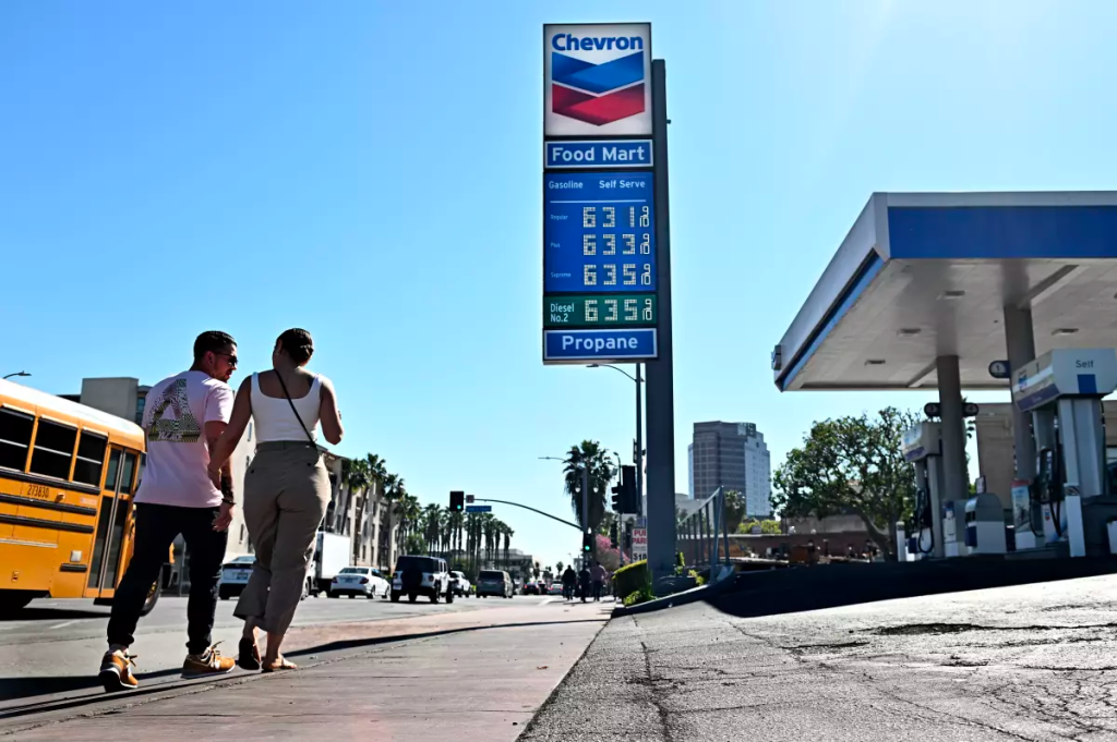 el precio de la gasolina en California