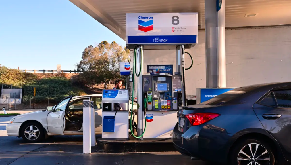 el precio de la gasolina en California