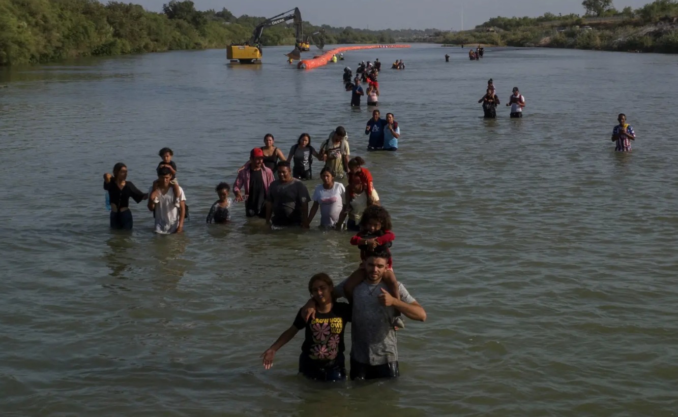 muro flotante Greg Abbott Texas