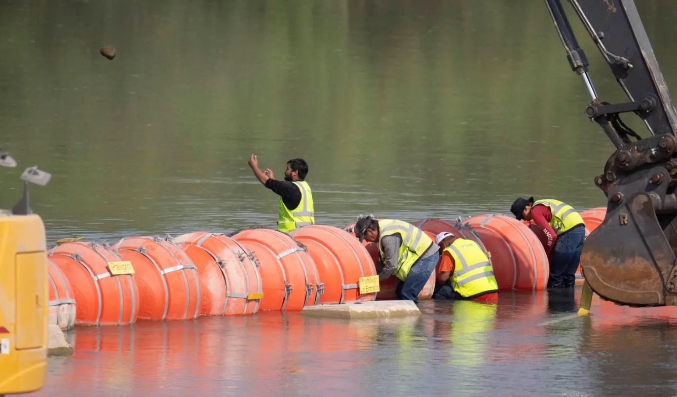 muro flotante Greg Abbott Texas