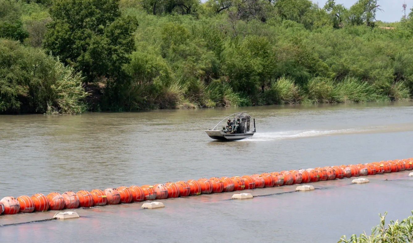 muro flotante Greg Abbott Texas