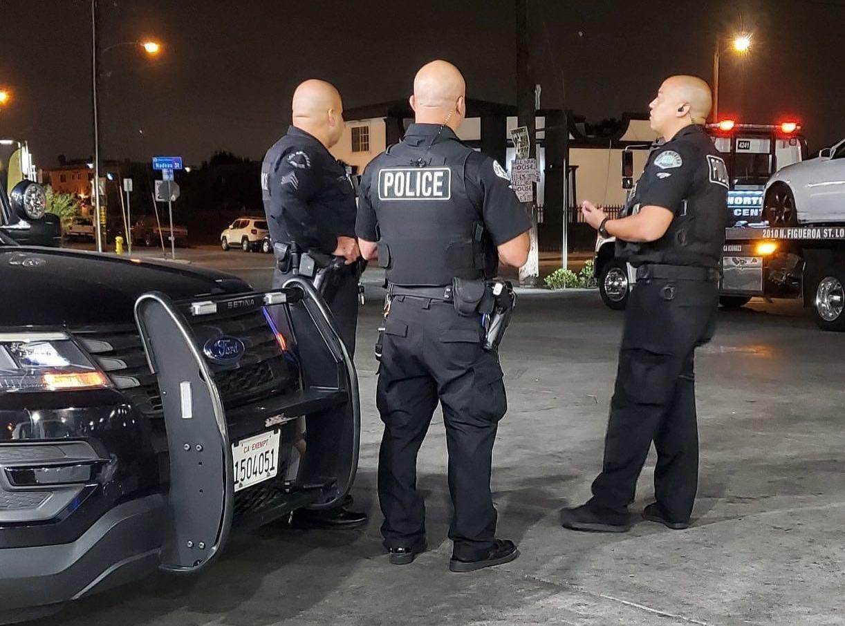 ladrones vestidos de policías