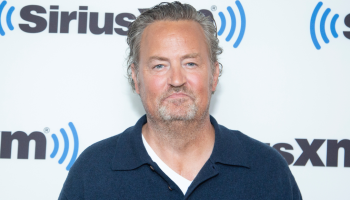 Acusan al asistente de Matthew Perry y arrestan a un médico por la muerte del actor