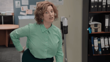 Checa a la versión femenina de Michael Scott en el tráiler del remake australiano de 'The Office'