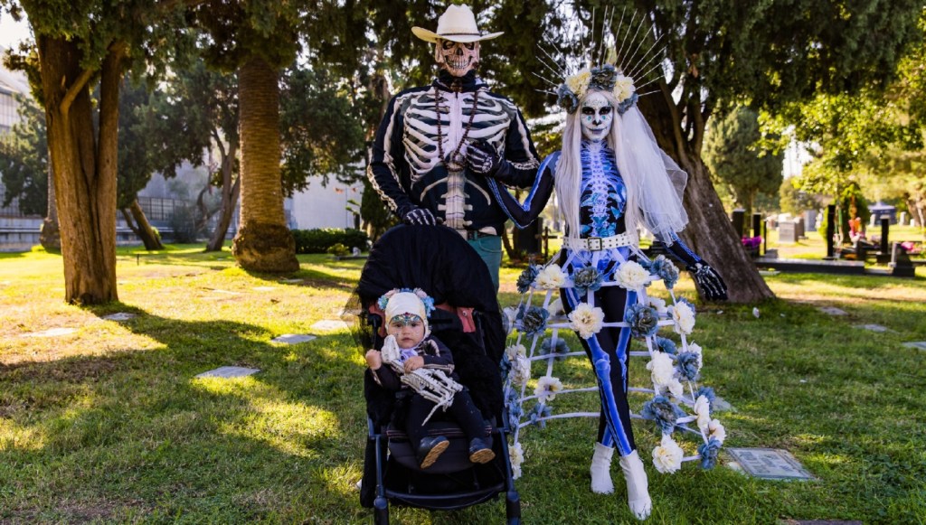 Día de los Muertos Día de los Muertos en Hollywood Forever Cemetery Hollywood Forever Cemetery