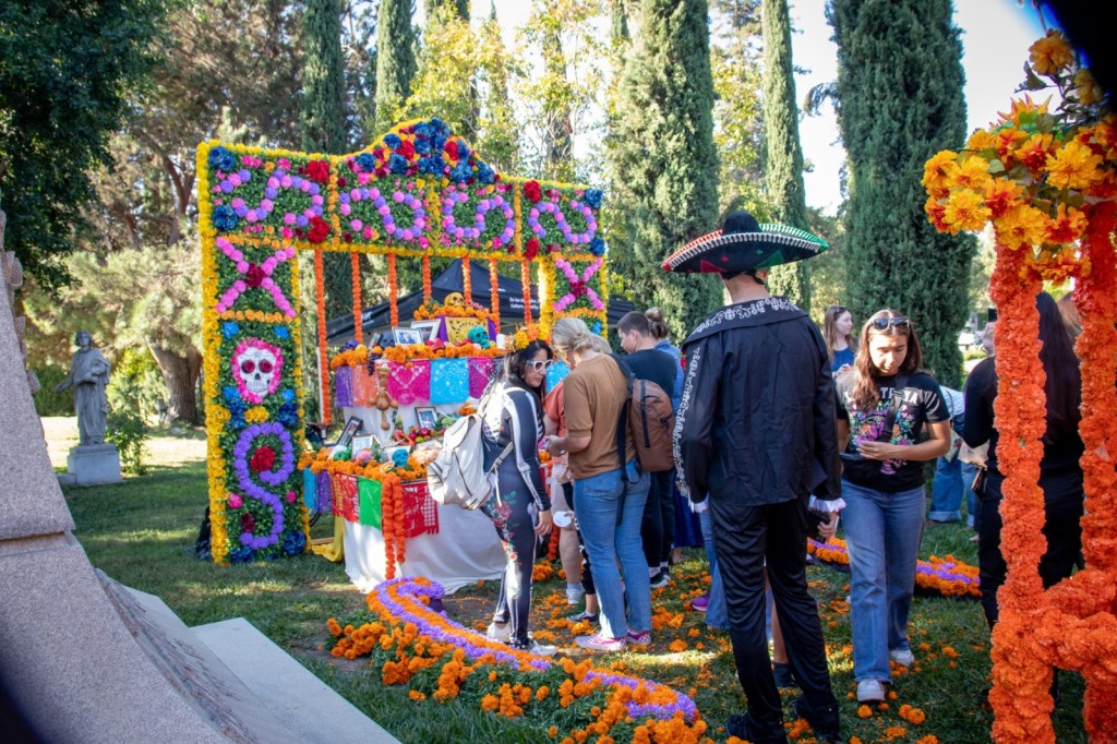 Día de los Muertos Día de los Muertos en Hollywood Forever Cemetery Hollywood Forever Cemetery