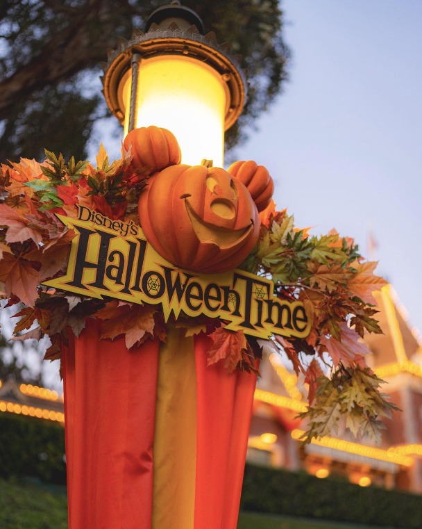 Happiest Haunts Tour Halloween Disneyland Park