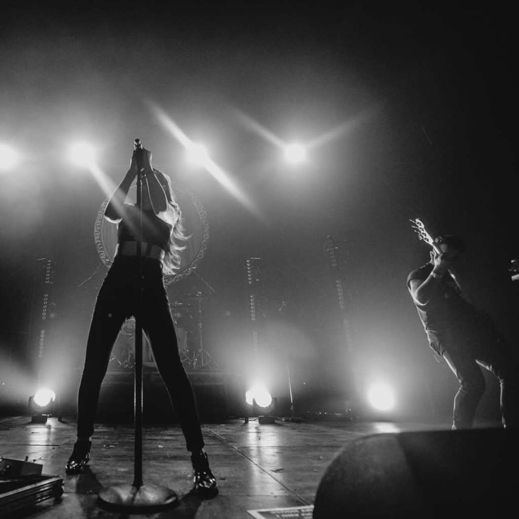 PVRIS tour de aniversario White Noise Lynn Gunn