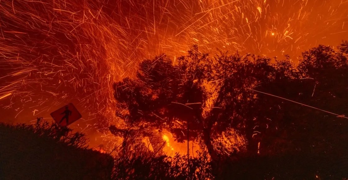 ¿Qué son los vientos de Santa Ana y por qué están relacionados con los incendios en California?